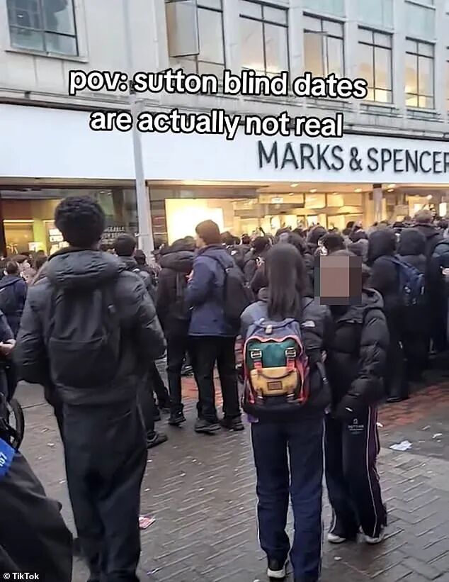 伦敦高中生相亲派对挤爆大街！