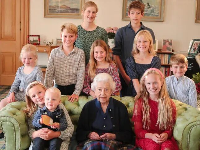 女王临终前最后心愿曝光：只想再见一面所有曾孙，包括阿奇和莉莉贝特