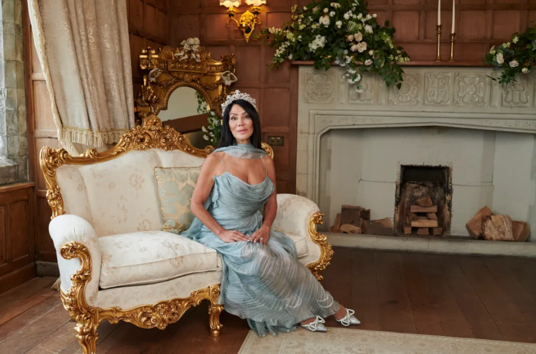 英国小两口在拼多多买了个花园拱门，收到包裹懵逼了！