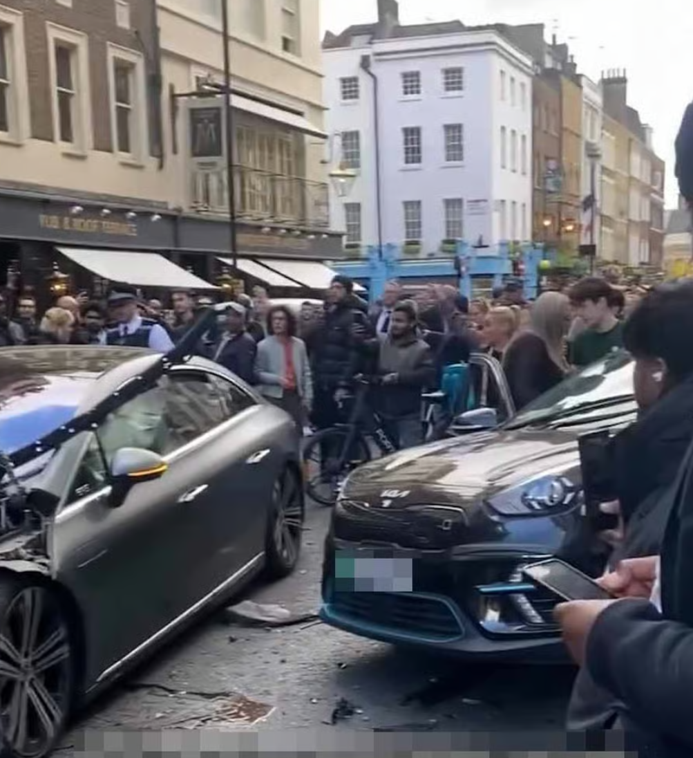 紧急！伦敦中国城附近突发恶性车祸：奔驰车疯狂撞人，多人受伤…