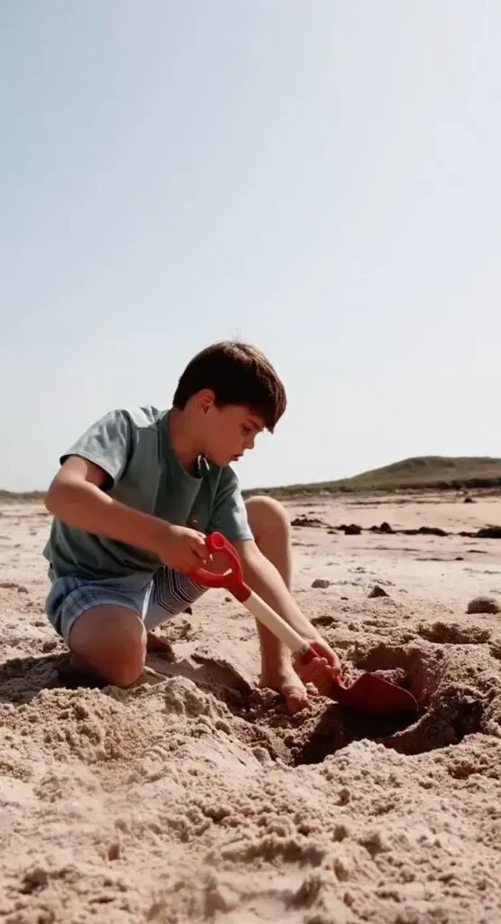 路易小王子8岁了！从“表情包担当”到小绅士，他悄悄长大了