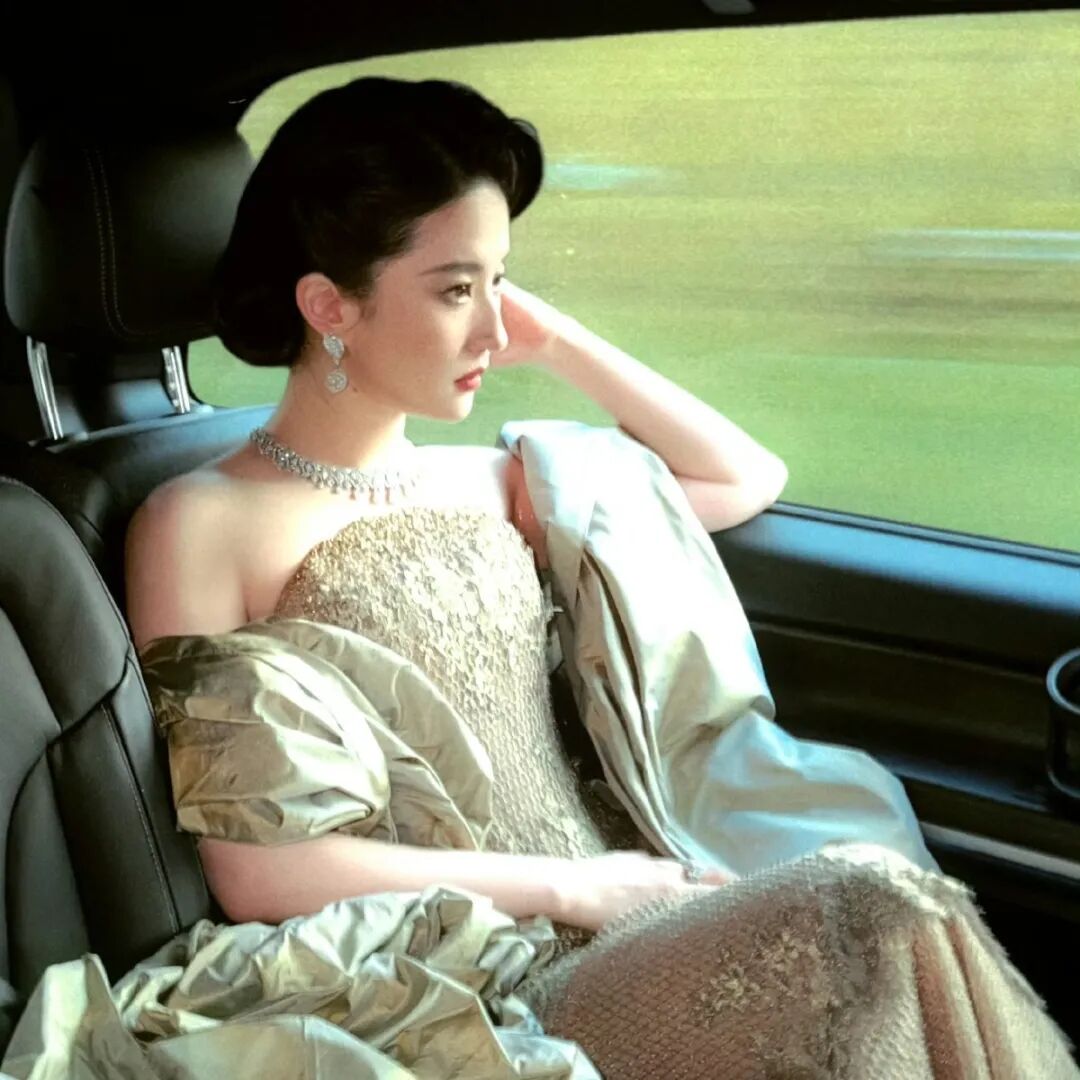 娱乐猜猜猜：绿大暗前女友生产后没多久就捡起了老本行