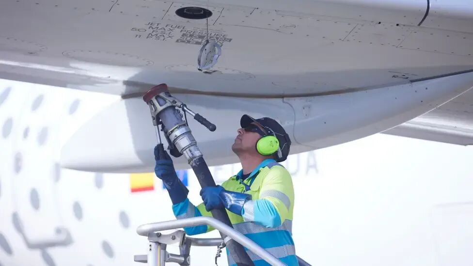 伊朗战争影响欧洲航空业！机场断油、航班大规模取消