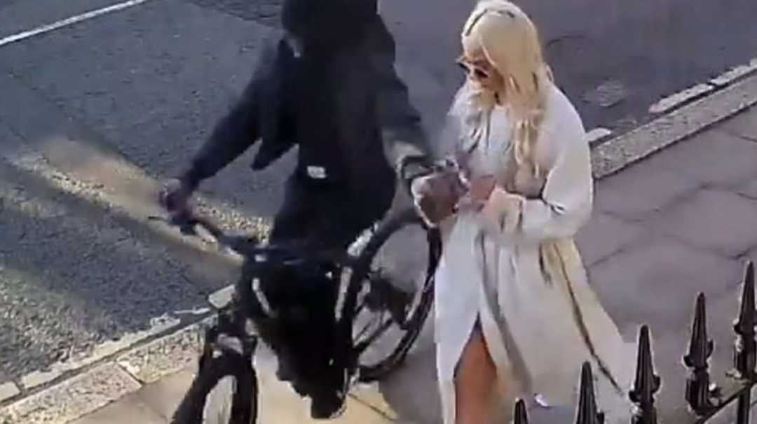 英国最大手机犯罪团伙被端，警察：被偷的手机回流中国！