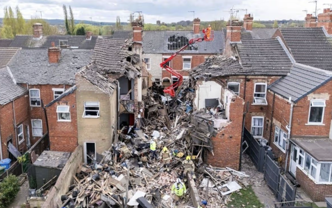 英国男子因每月涨租80镑，竟炸飞出租屋…